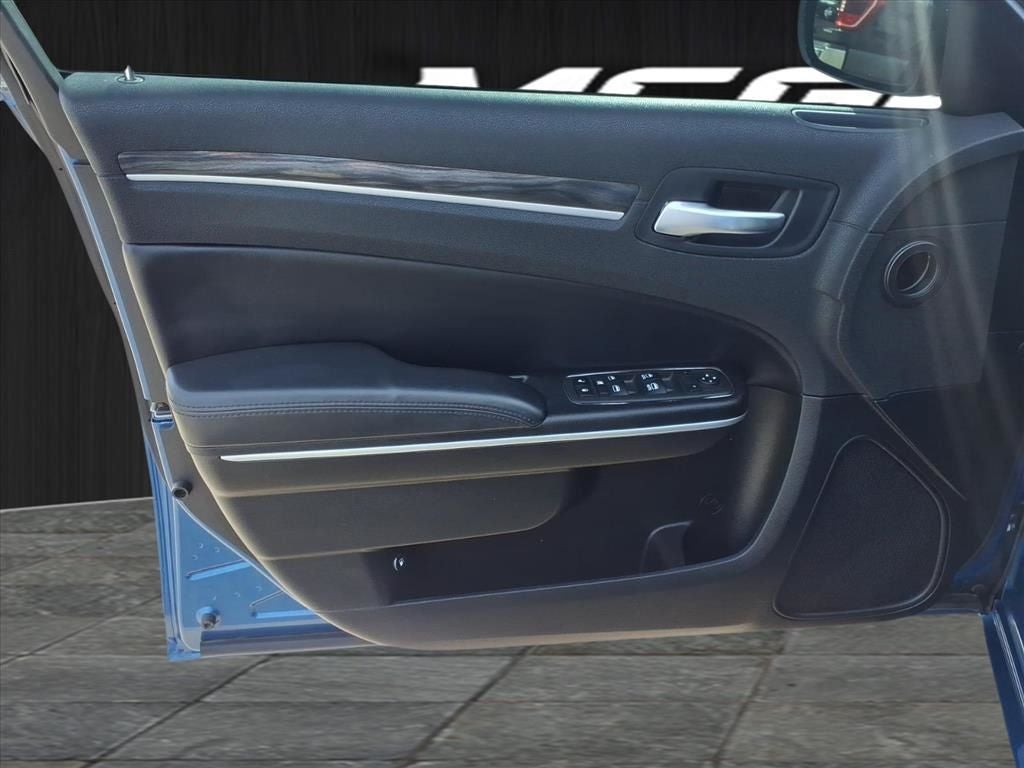 2022 Chrysler 300 Touring