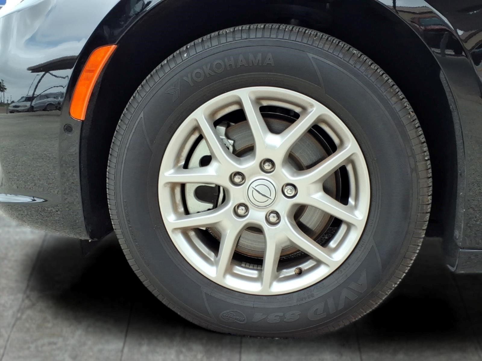 2025 Chrysler Pacifica Select