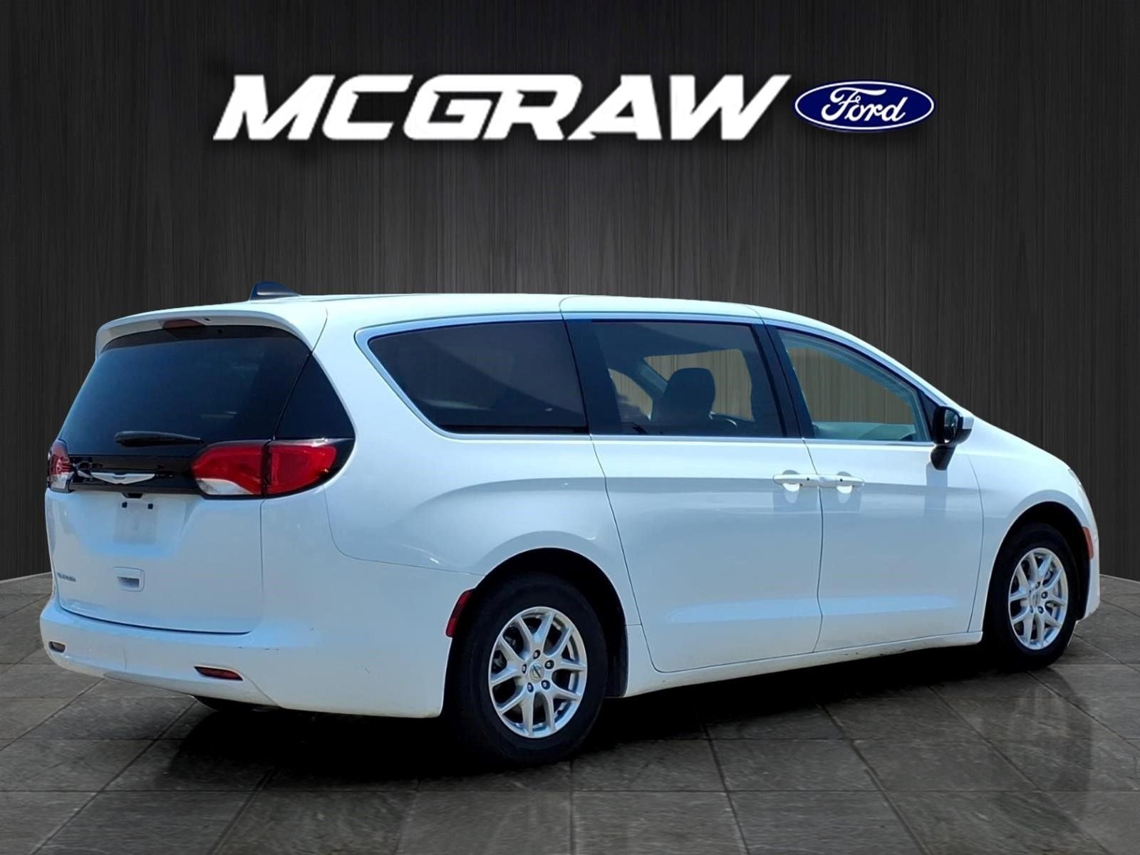 2023 Chrysler Voyager LX