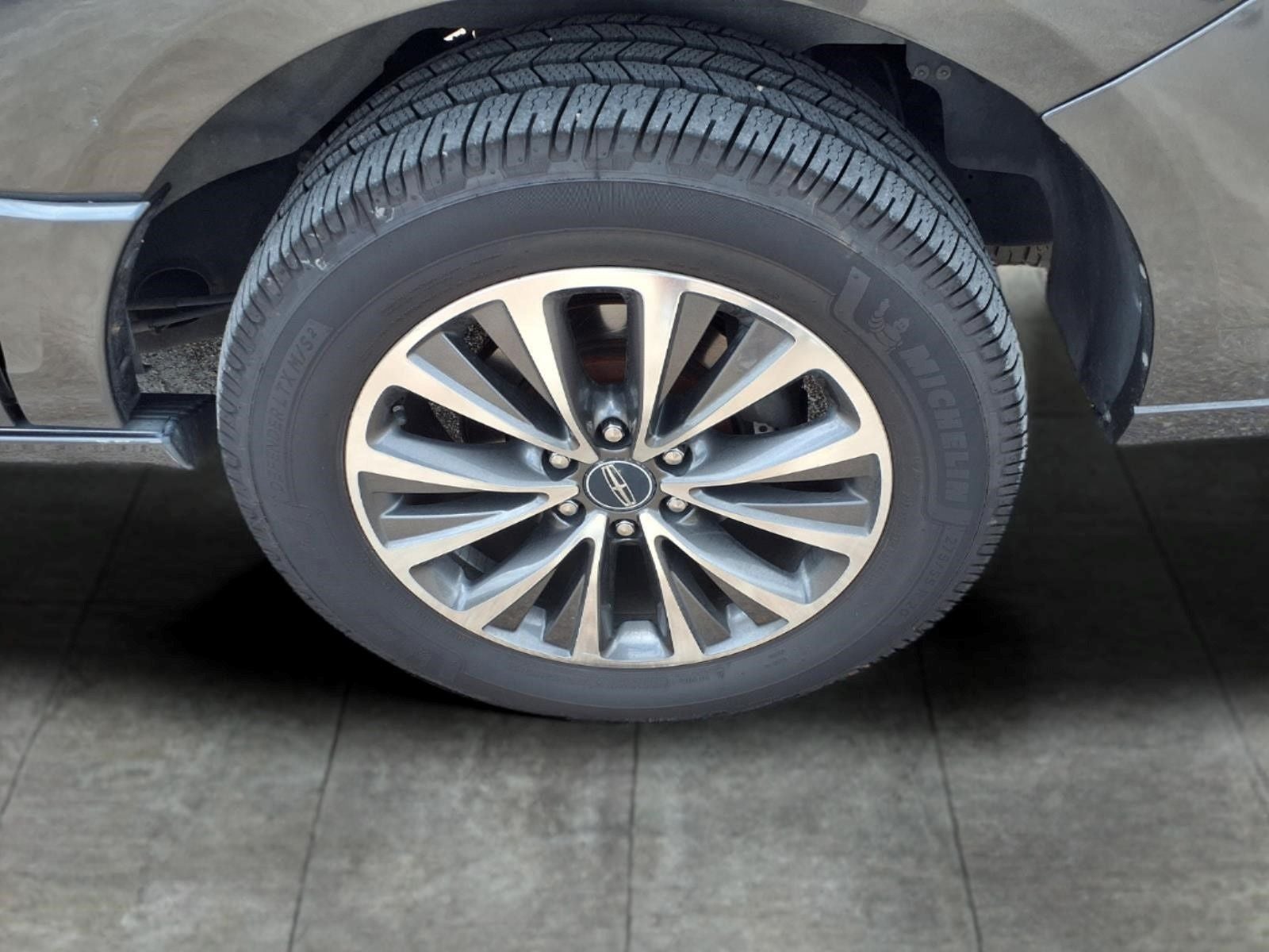 2015 Lincoln Navigator L Base