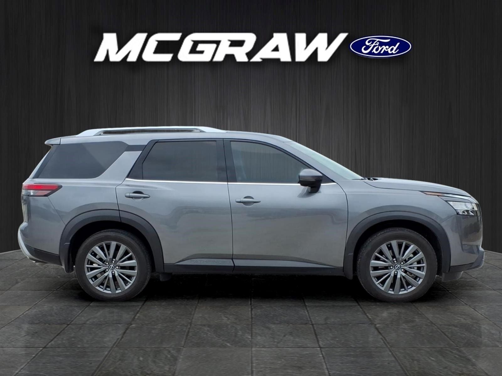 2024 Nissan Pathfinder SL